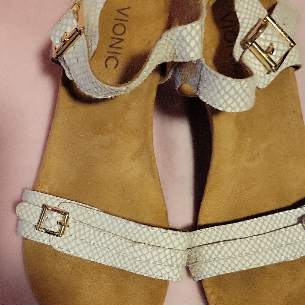 Vionic Cream Sandals